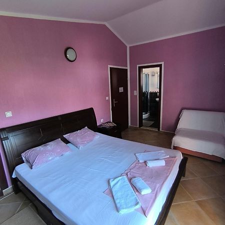 Guesthouse Lautasevic Petrovac Exterior foto