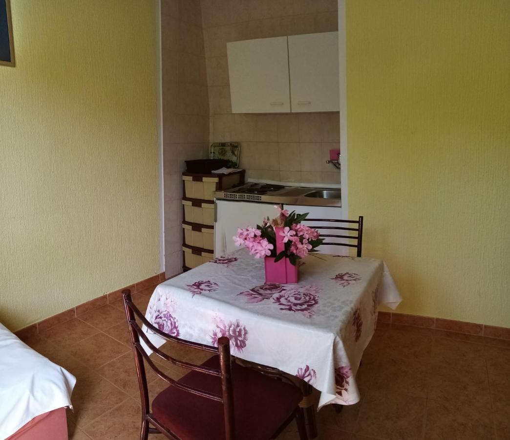 Guesthouse Lautasevic Petrovac Exterior foto