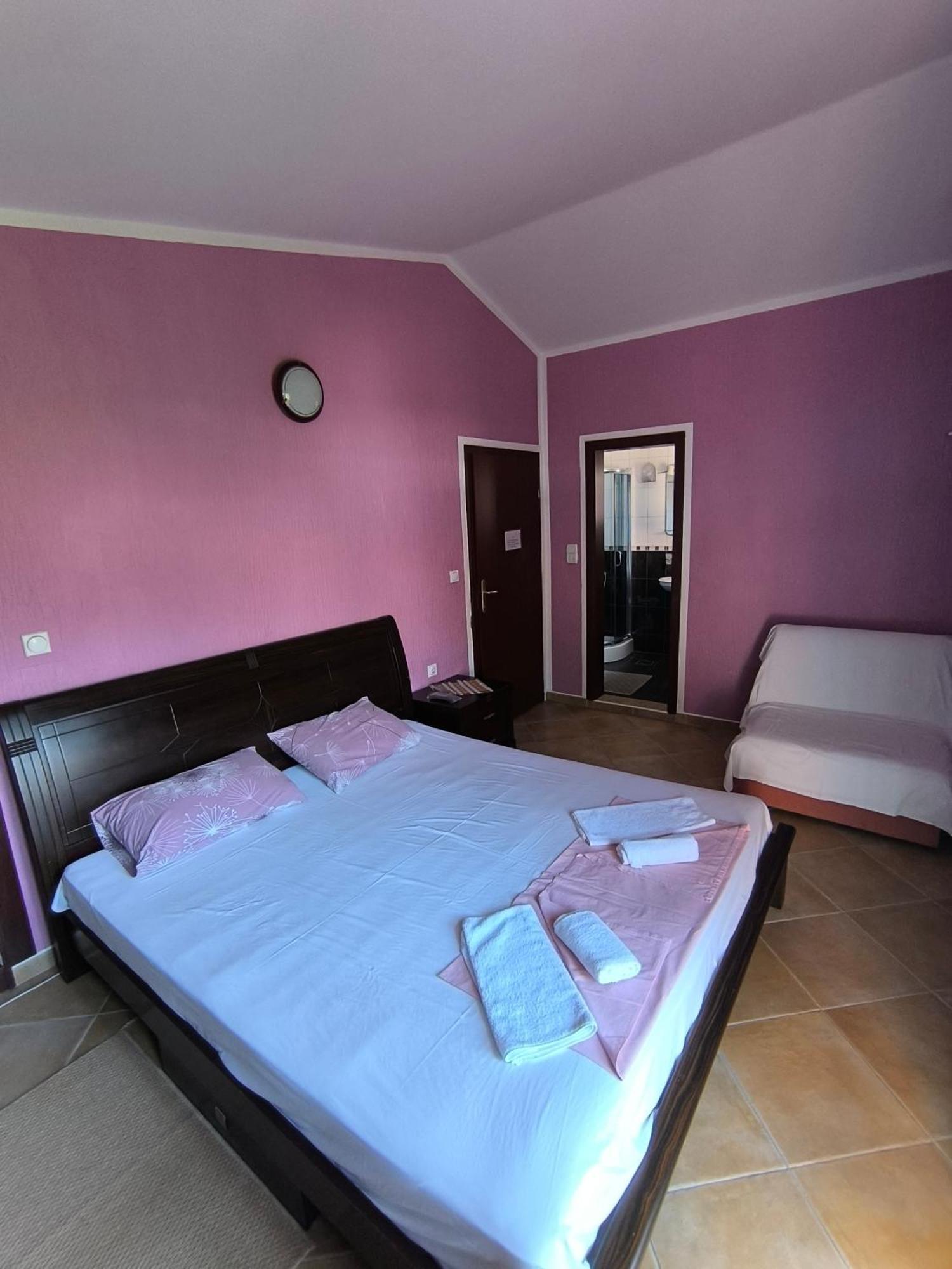 Guesthouse Lautasevic Petrovac Exterior foto