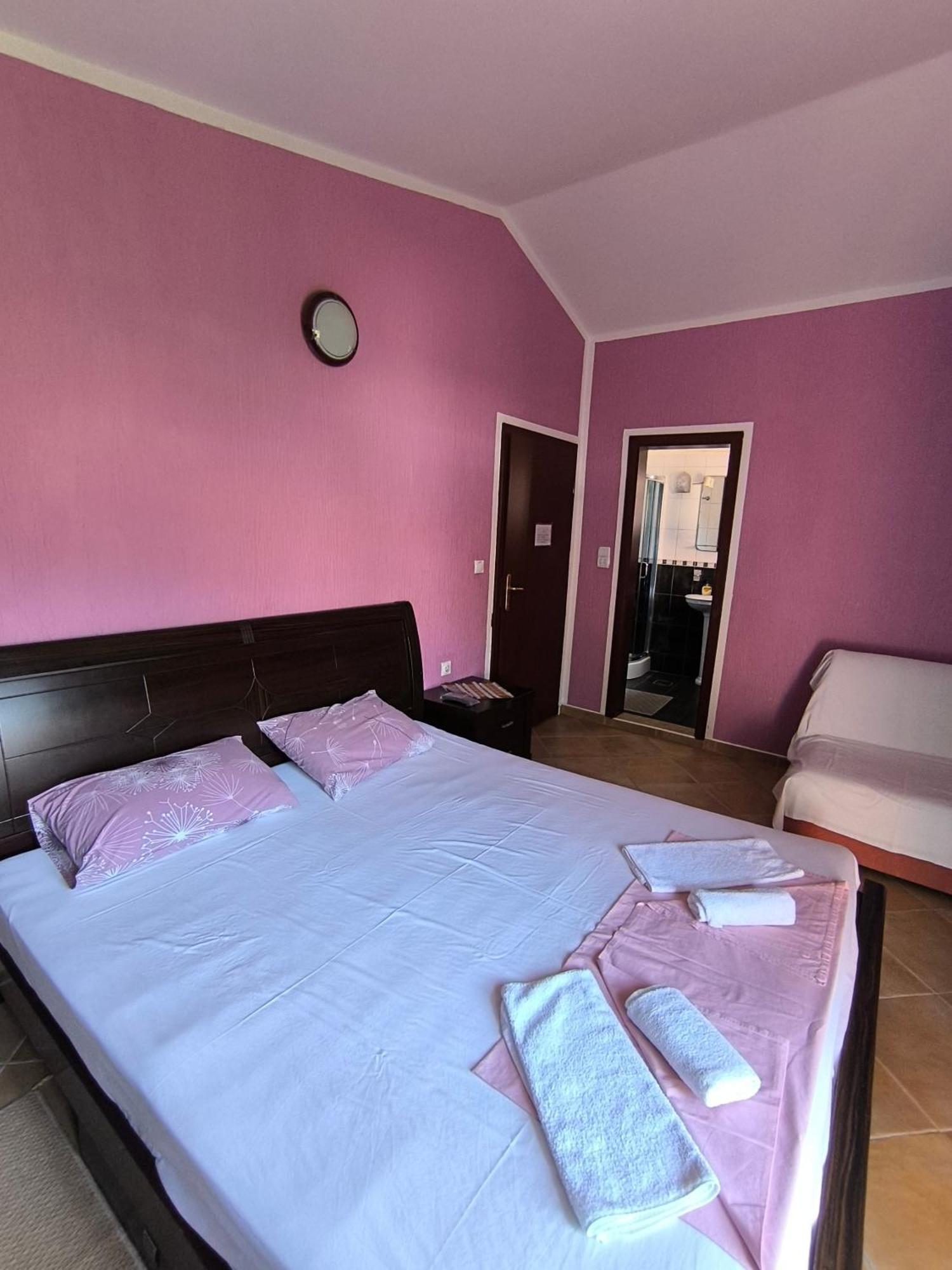Guesthouse Lautasevic Petrovac Exterior foto