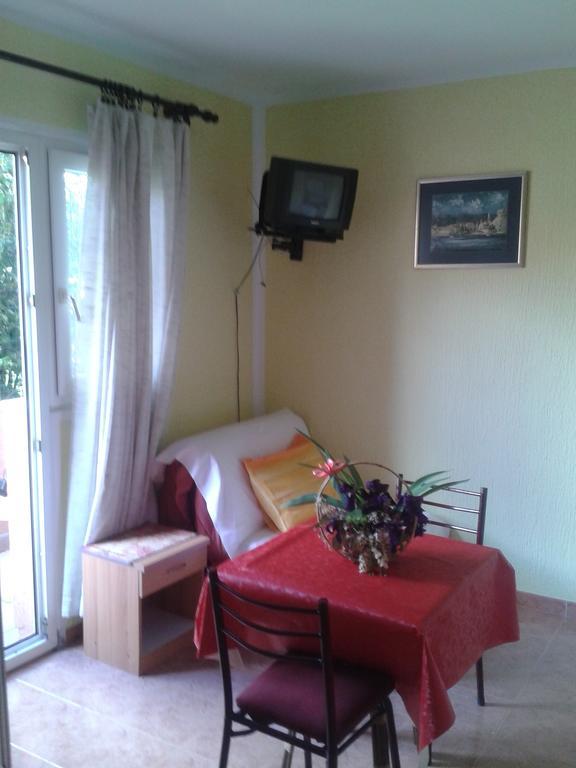 Guesthouse Lautasevic Petrovac Exterior foto