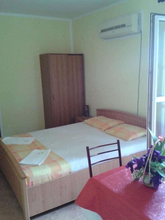 Guesthouse Lautasevic Petrovac Exterior foto